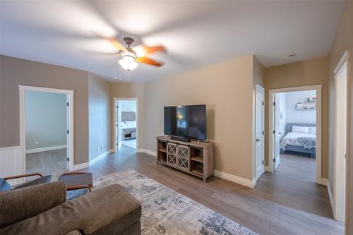 159 Christie Mountain Lane, Okanagan Falls, BC - Indoor Photo Showing Living Room