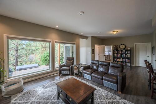 159 Christie Mountain Lane, Okanagan Falls, BC - Indoor Photo Showing Living Room