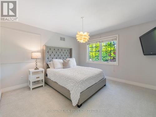 235 Lakewood Drive, Oakville, ON - Indoor Photo Showing Bedroom