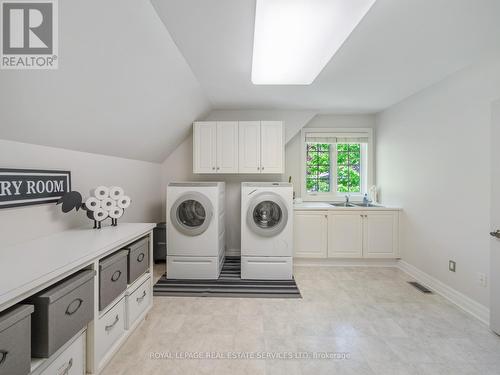 235 Lakewood Drive, Oakville, ON - Indoor Photo Showing Laundry Room