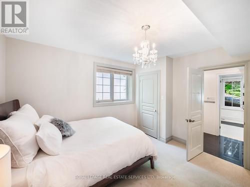 235 Lakewood Drive, Oakville, ON - Indoor Photo Showing Bedroom