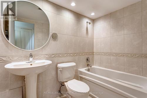 1006 - 2263 Marine Drive, Oakville, ON - Indoor Photo Showing Bathroom