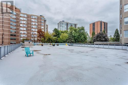 1006 - 2263 Marine Drive, Oakville, ON - Outdoor