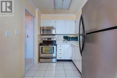 1006 - 2263 Marine Drive, Oakville, ON - Indoor Photo Showing Kitchen