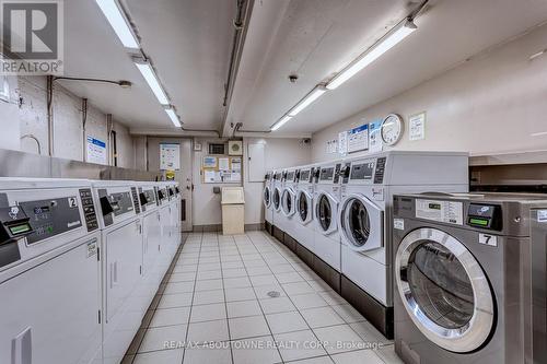 1006 - 2263 Marine Drive, Oakville, ON - Indoor Photo Showing Laundry Room