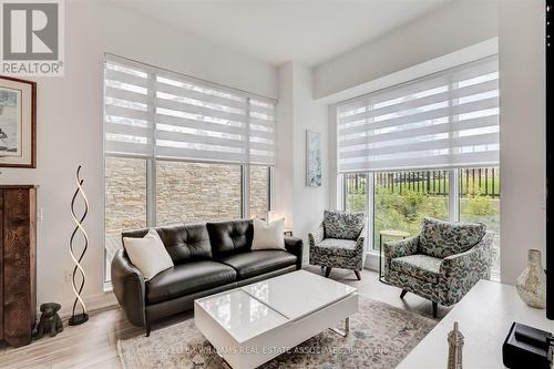 105 - 21 Park Street E, Mississauga, ON - Indoor Photo Showing Living Room