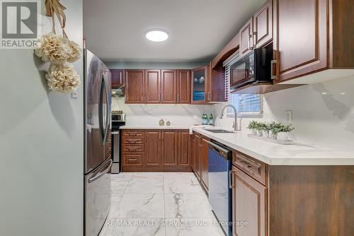 47 - 45 Hansen Road N, Brampton, ON - Indoor Photo Showing Kitchen