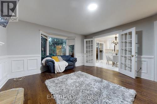 2444 Marisa Court, Mississauga, ON - Indoor Photo Showing Living Room