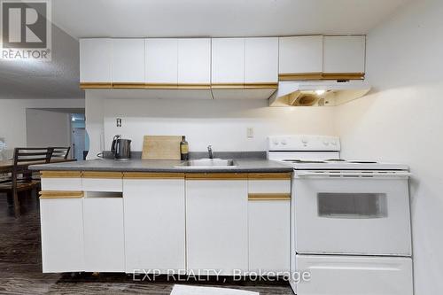 2444 Marisa Court, Mississauga, ON - Indoor Photo Showing Kitchen