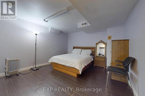 2444 Marisa Court, Mississauga, ON - Indoor Photo Showing Bedroom