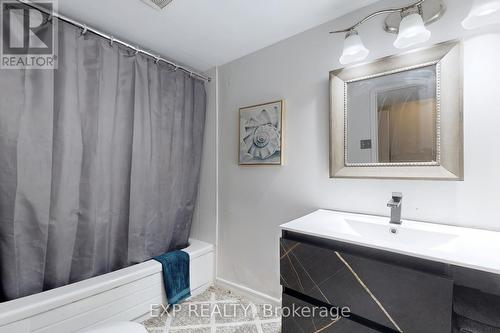 2444 Marisa Court, Mississauga, ON - Indoor Photo Showing Bathroom