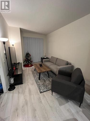 620 - 35 Watergarden Drive, Mississauga, ON - Indoor Photo Showing Living Room