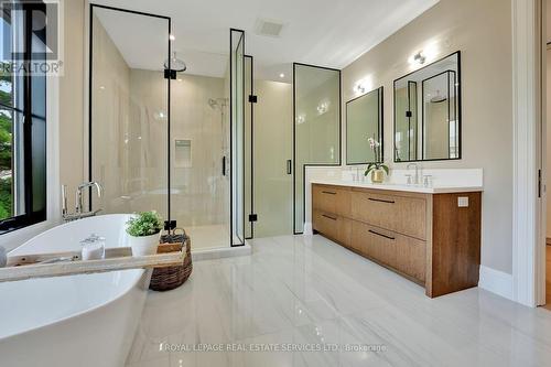 447 Tower Drive, Oakville, ON - Indoor Photo Showing Bathroom