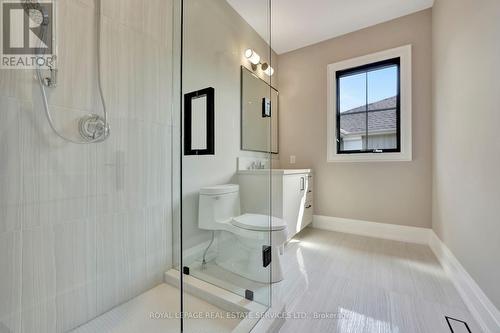 447 Tower Drive, Oakville, ON - Indoor Photo Showing Bathroom