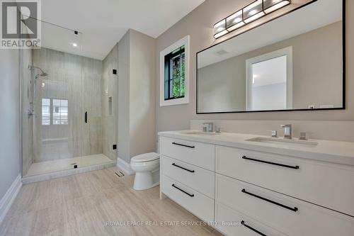 447 Tower Drive, Oakville, ON - Indoor Photo Showing Bathroom