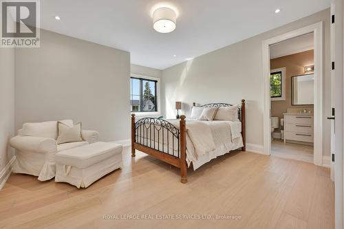 447 Tower Drive, Oakville, ON - Indoor Photo Showing Bedroom