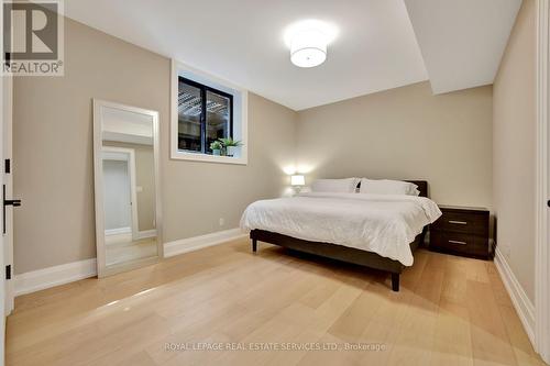 447 Tower Drive, Oakville, ON - Indoor Photo Showing Bedroom