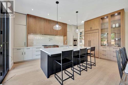 447 Tower Drive, Oakville, ON - Indoor Photo Showing Kitchen With Upgraded Kitchen