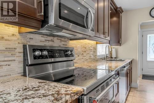 27 Parkview Place, Brampton, ON - Indoor Photo Showing Kitchen With Upgraded Kitchen