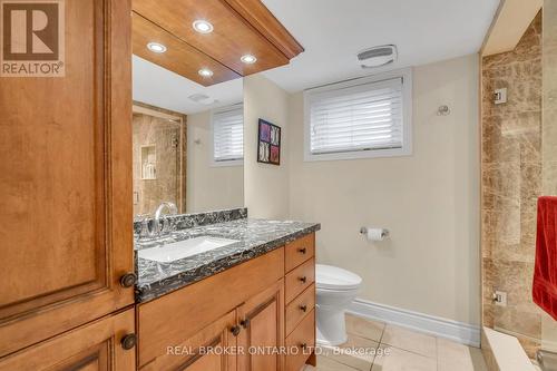 27 Parkview Place, Brampton, ON - Indoor Photo Showing Bathroom