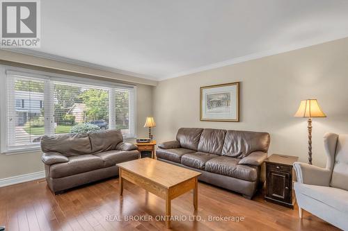 27 Parkview Place, Brampton, ON - Indoor Photo Showing Living Room