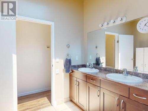 3437 Cariboo Ave, Powell River, BC - Indoor Photo Showing Bathroom