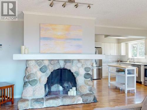 3437 Cariboo Ave, Powell River, BC - Indoor Photo Showing Kitchen