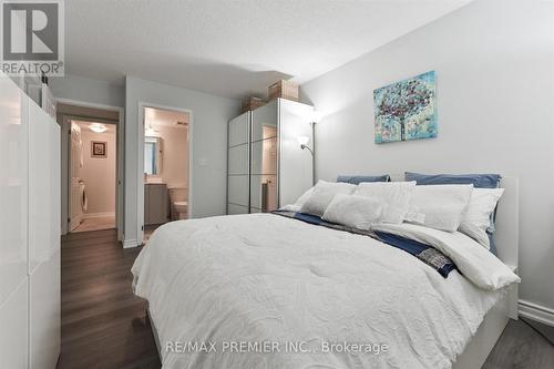 206 - 75 Weldrick Road E, Richmond Hill, ON - Indoor Photo Showing Bedroom