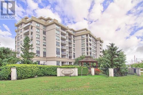 213 - 11121 Yonge Street, Richmond Hill, ON - Outdoor With Balcony With Facade