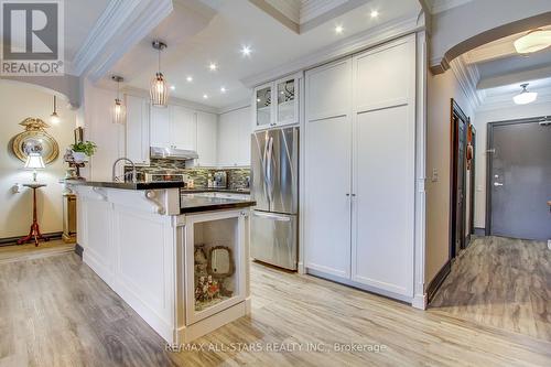 213 - 11121 Yonge Street, Richmond Hill, ON - Indoor Photo Showing Kitchen With Stainless Steel Kitchen With Upgraded Kitchen