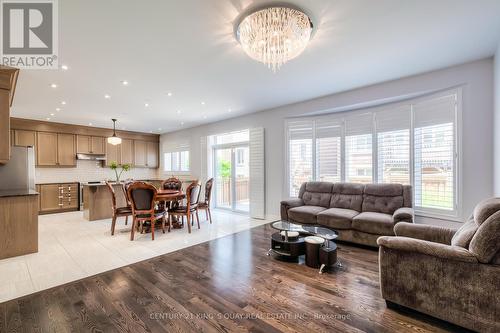 18 Manila Avenue, Markham, ON - Indoor Photo Showing Living Room