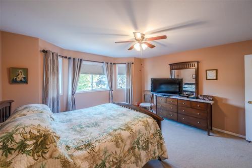 305-1445 Halifax Street, Penticton, BC - Indoor Photo Showing Bedroom