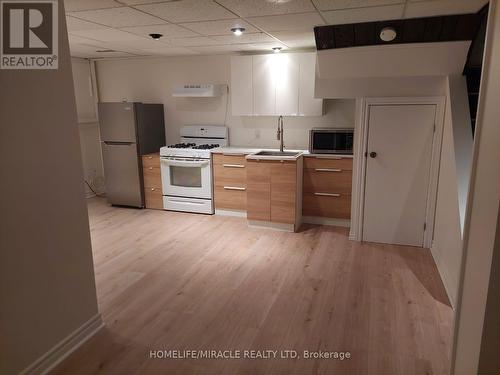 Bsmt - 703 Tennyson Avenue, Oshawa, ON - Indoor Photo Showing Kitchen