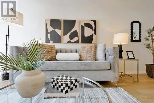 83 Mugford Road, Aurora, ON - Indoor Photo Showing Living Room