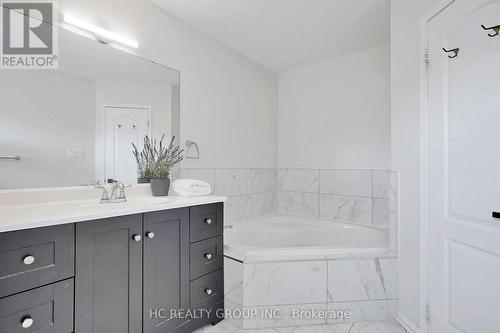 83 Mugford Road, Aurora, ON - Indoor Photo Showing Bathroom