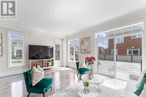 52 Titan Trail, Markham, ON - Indoor Photo Showing Living Room