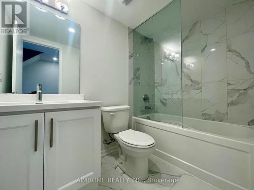 218 - 131 Honeycrisp Crescent, Vaughan, ON - Indoor Photo Showing Bathroom