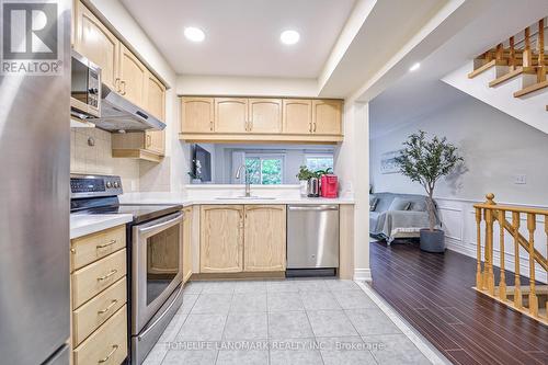 59 Northern Heights Drive, Richmond Hill, ON - Indoor Photo Showing Kitchen