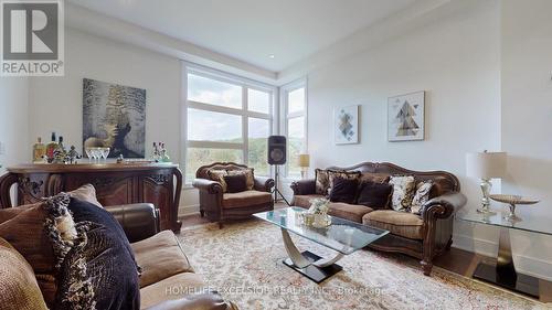 24 Limerick Street, Richmond Hill, ON - Indoor Photo Showing Living Room