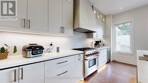 24 Limerick Street, Richmond Hill, ON - Indoor Photo Showing Kitchen With Upgraded Kitchen