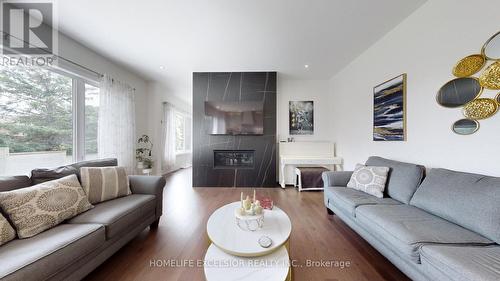 24 Limerick Street, Richmond Hill, ON - Indoor Photo Showing Living Room