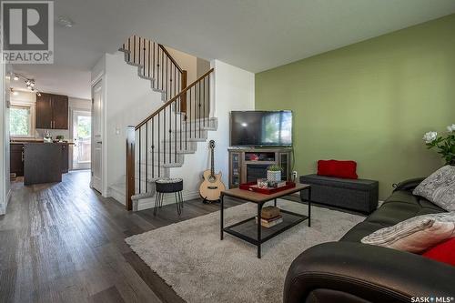 300B Maple Street E, Saskatoon, SK - Indoor Photo Showing Living Room