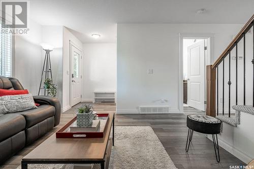 300B Maple Street E, Saskatoon, SK - Indoor Photo Showing Living Room