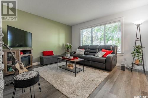 300B Maple Street E, Saskatoon, SK - Indoor Photo Showing Living Room