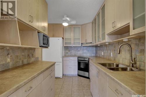 501 3520 Hillsdale Street, Regina, SK - Indoor Photo Showing Kitchen With Double Sink