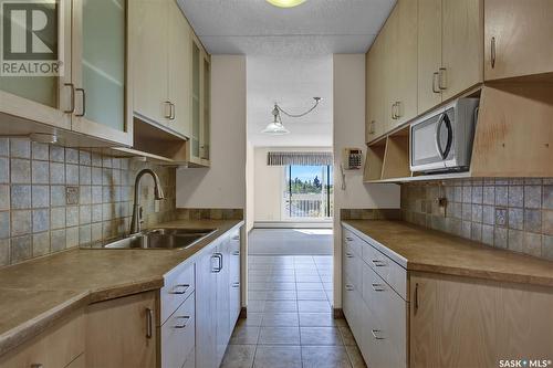 501 3520 Hillsdale Street, Regina, SK - Indoor Photo Showing Kitchen With Double Sink