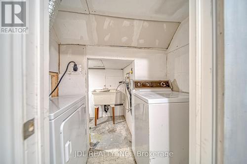 90 Glendower Circuit, Toronto, ON - Indoor Photo Showing Laundry Room