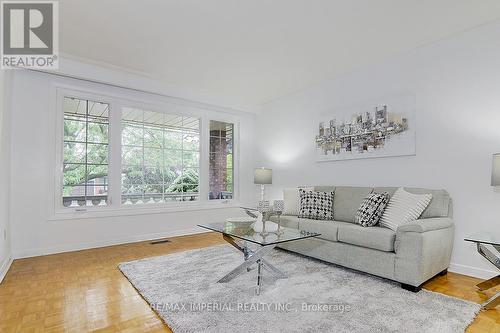 299 Huntsmill Boulevard, Toronto, ON - Indoor Photo Showing Living Room