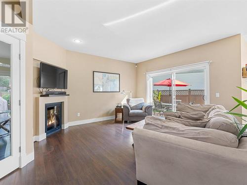 3289 Broadview Road Unit# 39, West Kelowna, BC - Indoor Photo Showing Living Room With Fireplace