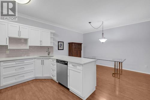 2300 Benvoulin Road Unit# 212, Kelowna, BC - Indoor Photo Showing Kitchen